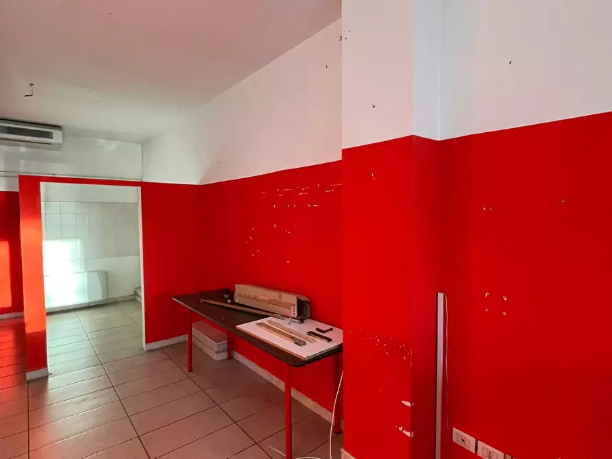 Immagine 12 di Locale commerciale in vendita  in Strada Carignano 23 a Moncalieri