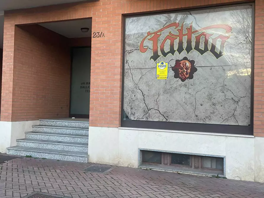 Immagine 2 di Locale commerciale in vendita  in Strada Carignano 23 a Moncalieri