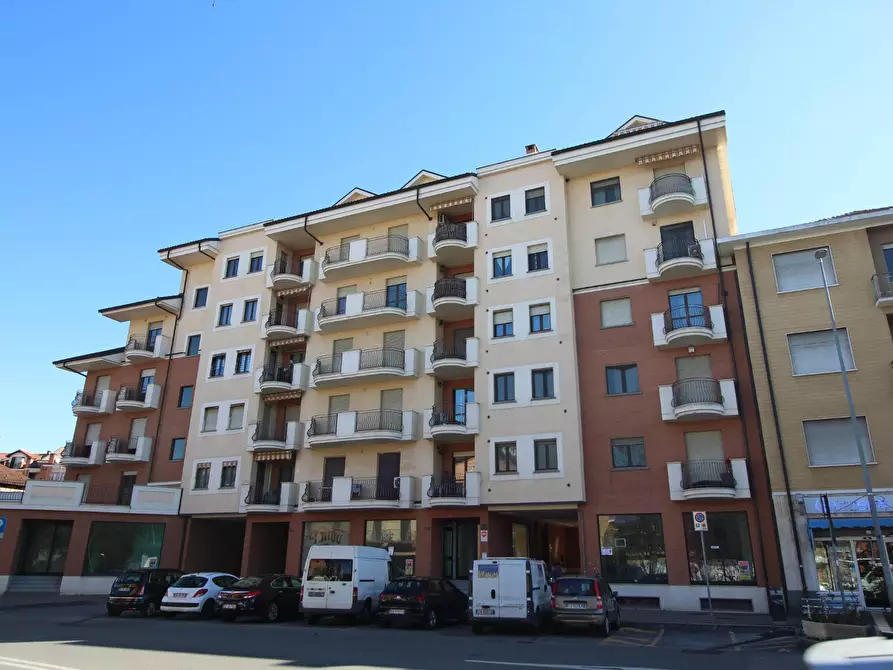 Immagine 1 di Locale commerciale in vendita  in Strada Carignano 23 a Moncalieri