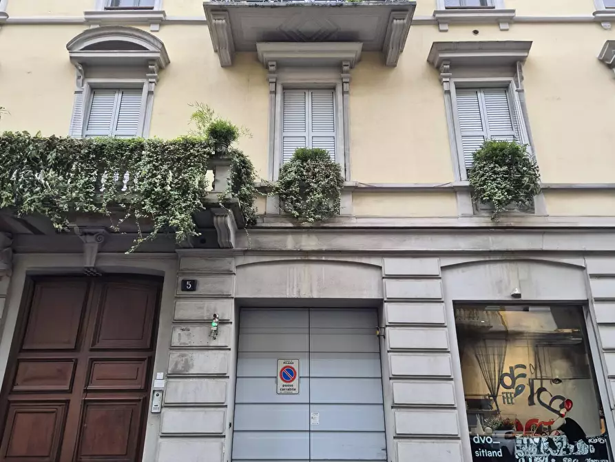 Immagine 1 di Box auto in affitto  in Via Pietro Maroncelli a Milano