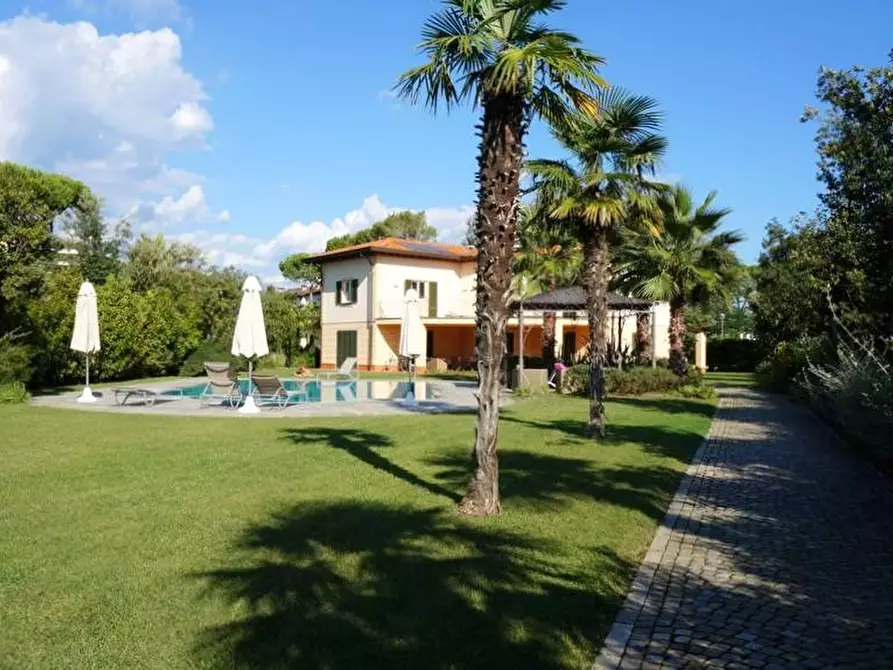 Immagine 31 di Villa in affitto  in Via Matteo Civitali a Forte Dei Marmi