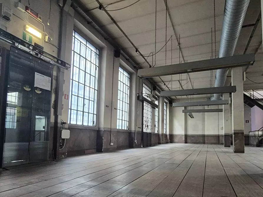 Immagine 4 di Locale commerciale in affitto  in Piazza Venticinque Aprile a Milano