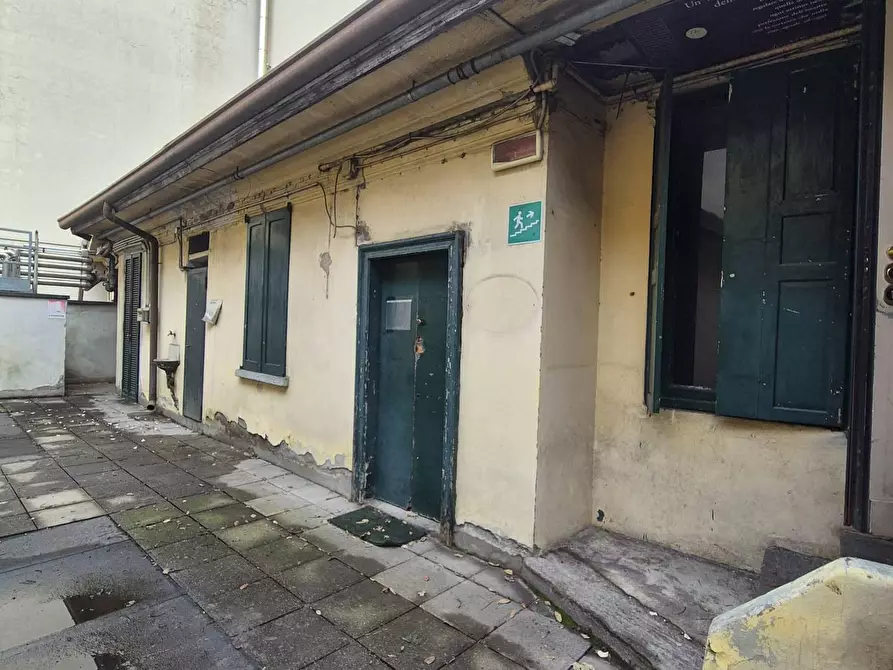 Immagine 15 di Locale commerciale in affitto  in Piazza Venticinque Aprile a Milano