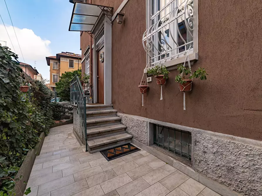 Immagine 27 di Villa in affitto  in Via Francesco Reina 27 a Milano