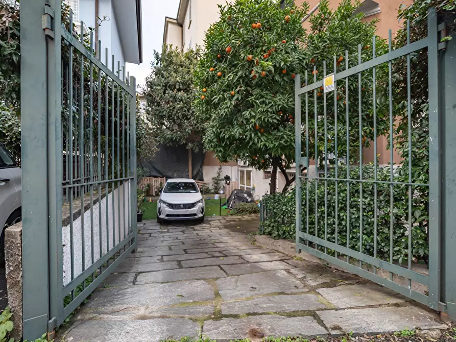 Immagine 29 di Villa in affitto  in Via Francesco Reina 27 a Milano