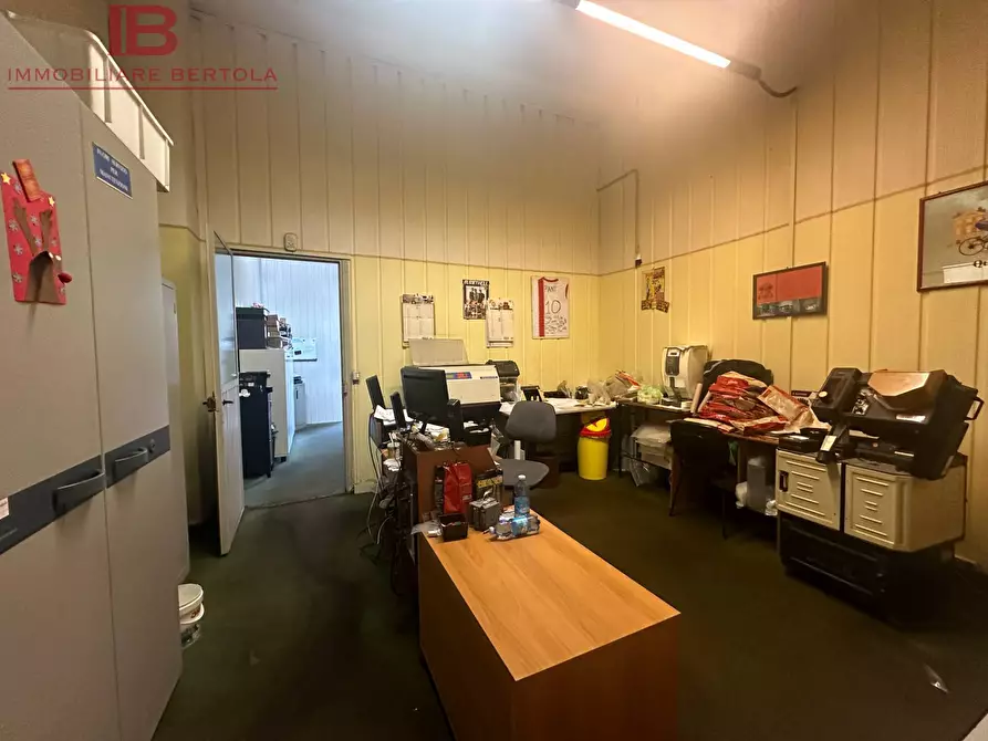 Immagine 7 di Magazzino in vendita  in via rocca de baldi 10 a Cuneo