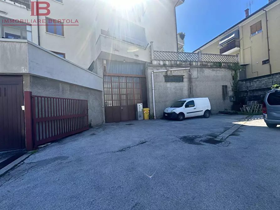 Immagine 12 di Magazzino in vendita  in via rocca de baldi 10 a Cuneo