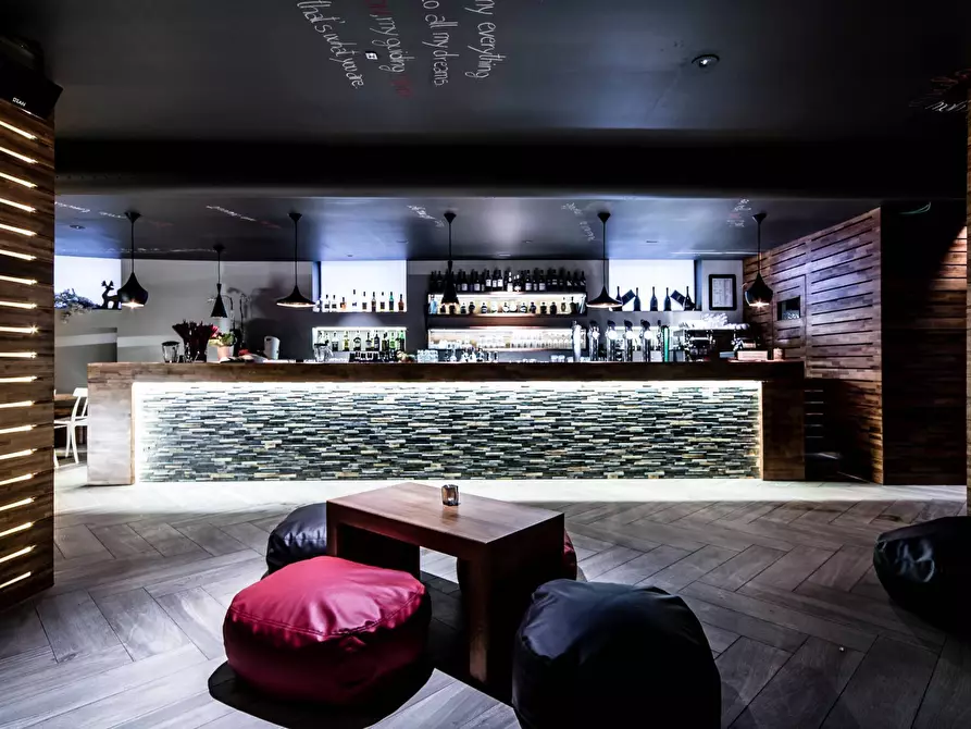 Immagine 8 di Locale commerciale in vendita  in PIAZZA AGNELLI 2 a Sestriere