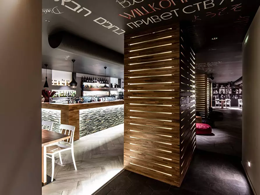 Immagine 6 di Locale commerciale in vendita  in PIAZZA AGNELLI 2 a Sestriere