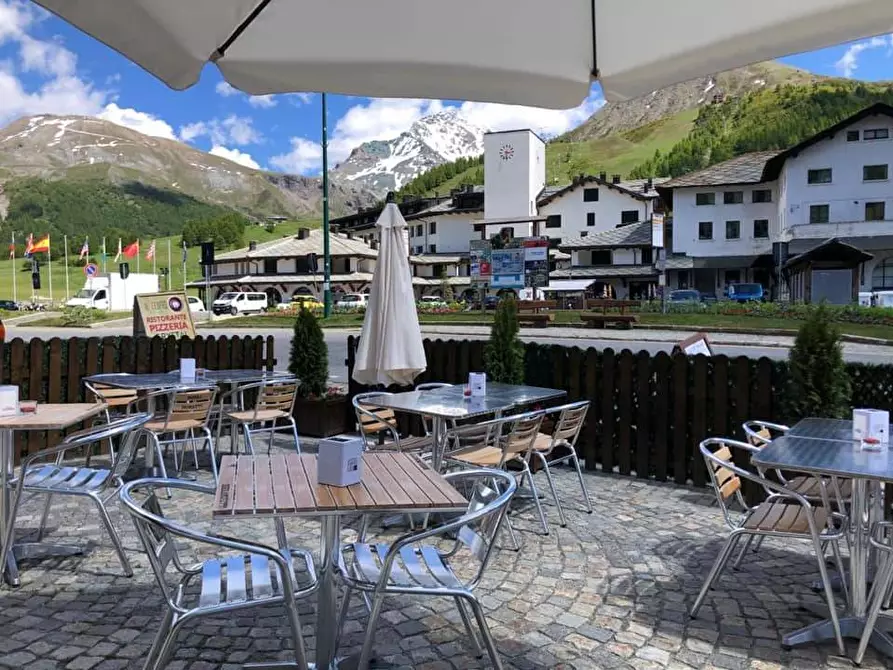 Immagine 4 di Locale commerciale in vendita  in PIAZZA AGNELLI 2 a Sestriere