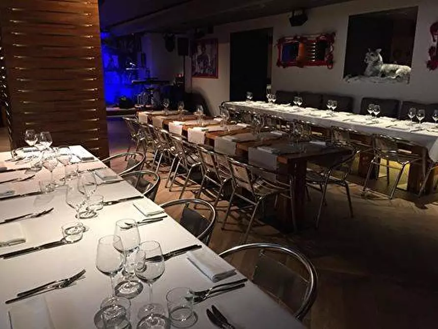 Immagine 11 di Locale commerciale in vendita  in PIAZZA AGNELLI 2 a Sestriere