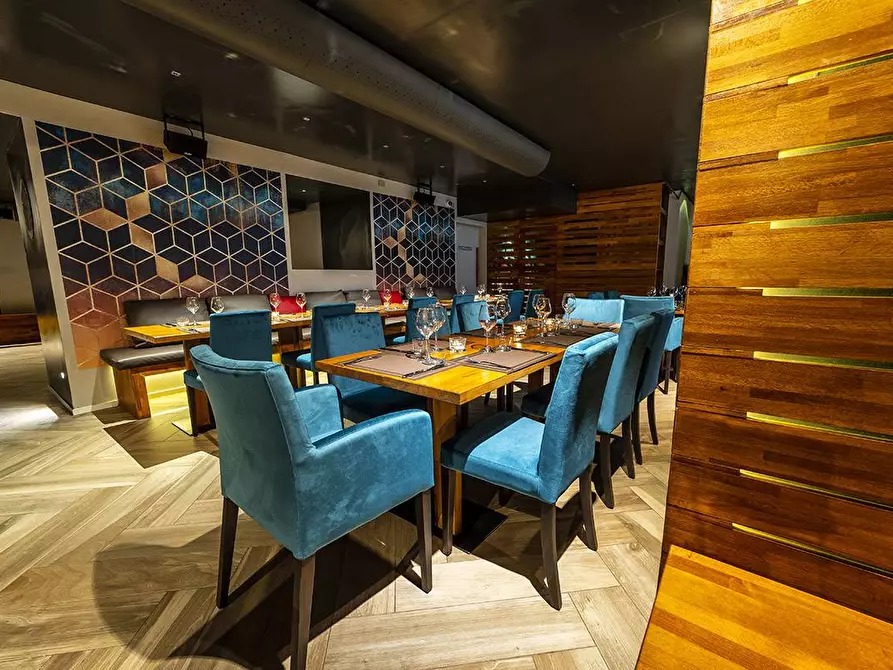 Immagine 14 di Locale commerciale in vendita  in PIAZZA AGNELLI 2 a Sestriere