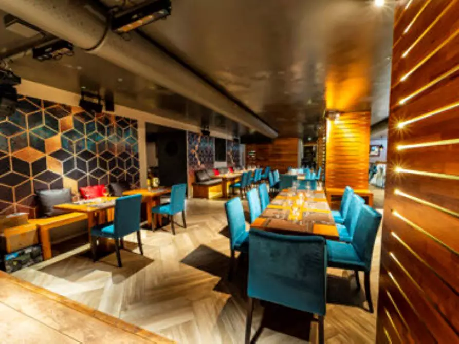 Immagine 9 di Locale commerciale in vendita  in PIAZZA AGNELLI 2 a Sestriere