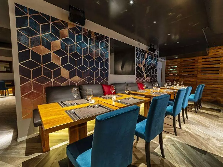 Immagine 5 di Locale commerciale in vendita  in PIAZZA AGNELLI 2 a Sestriere