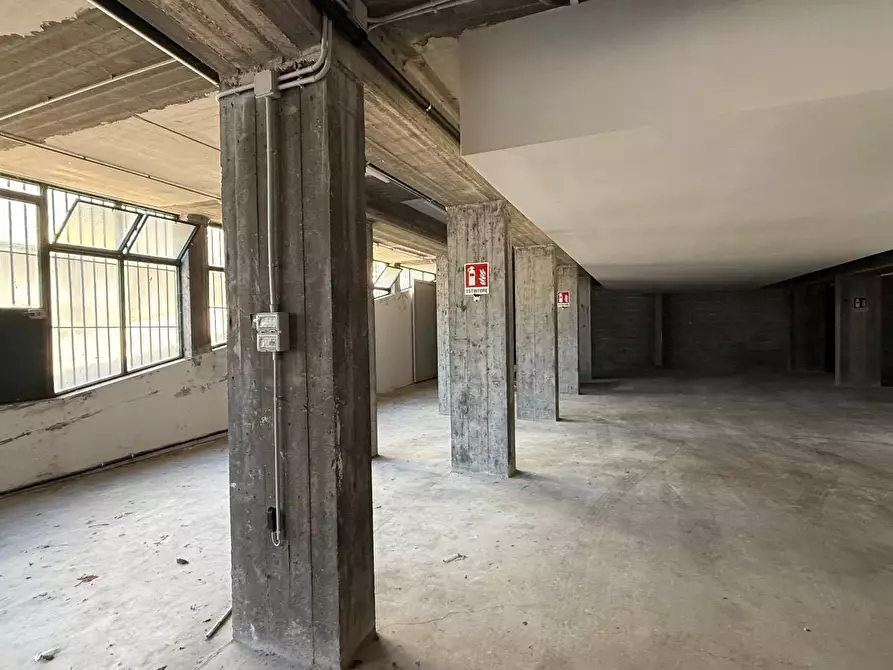 Immagine 2 di Magazzino in vendita  in corso Torino 34 a Asti