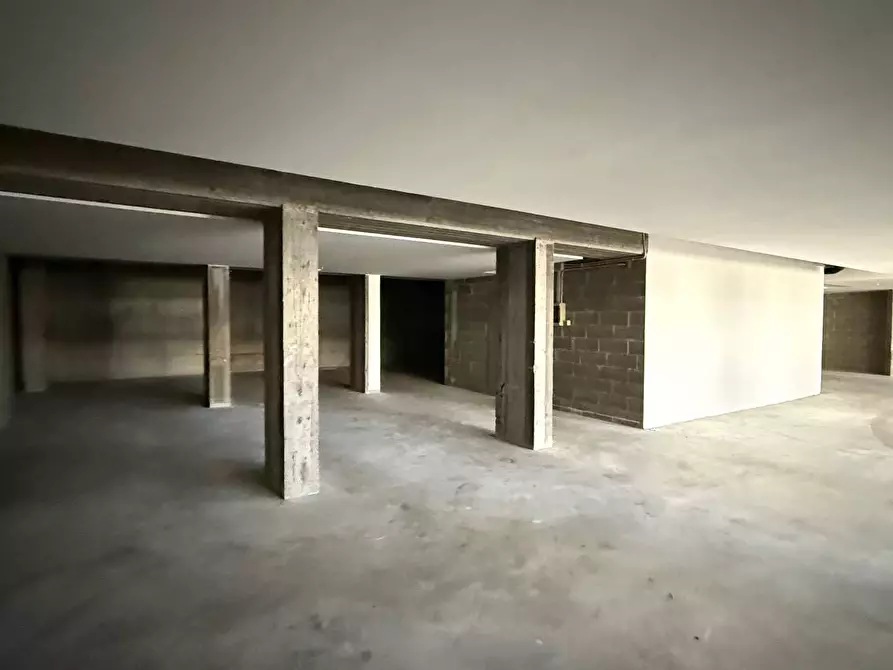 Immagine 12 di Magazzino in vendita  in corso Torino 34 a Asti