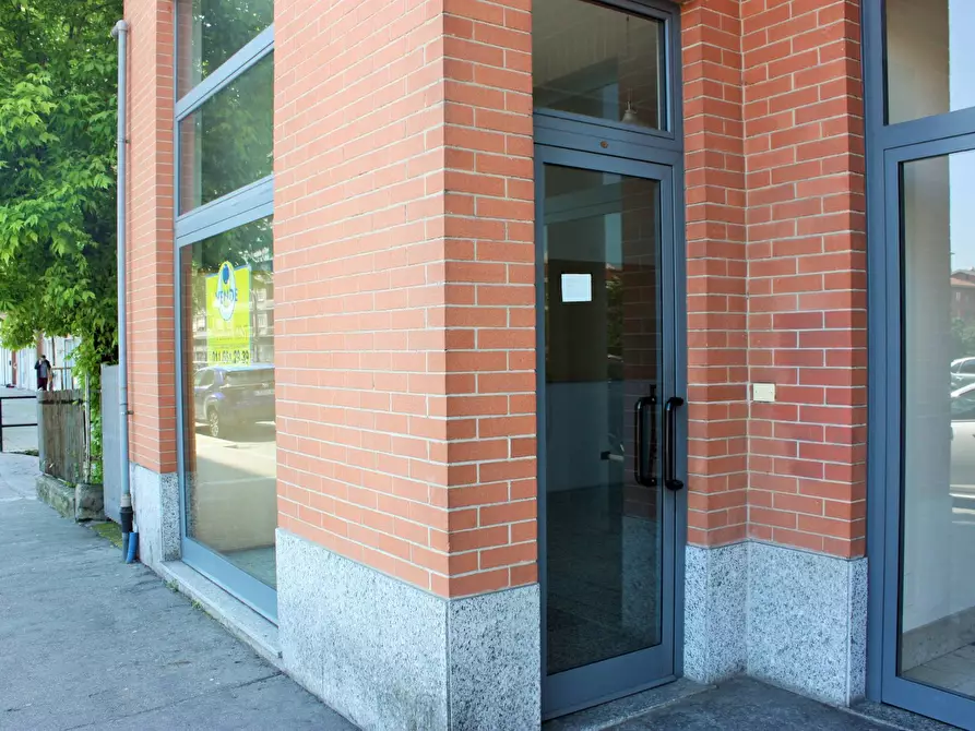 Immagine 3 di Negozio in vendita  in Via Nino Oxilia 21 a Torino