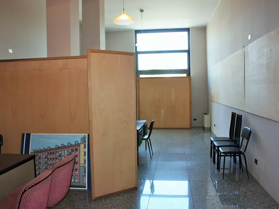 Immagine 8 di Negozio in vendita  in Via Nino Oxilia 21 a Torino