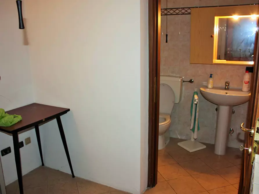 Immagine 12 di Negozio in vendita  in Via Nino Oxilia 21 a Torino