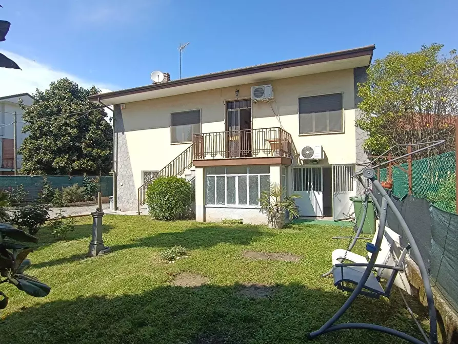 Immagine 5 di Villa in vendita  in via  Dottore Croce 25 a San Maurizio Canavese