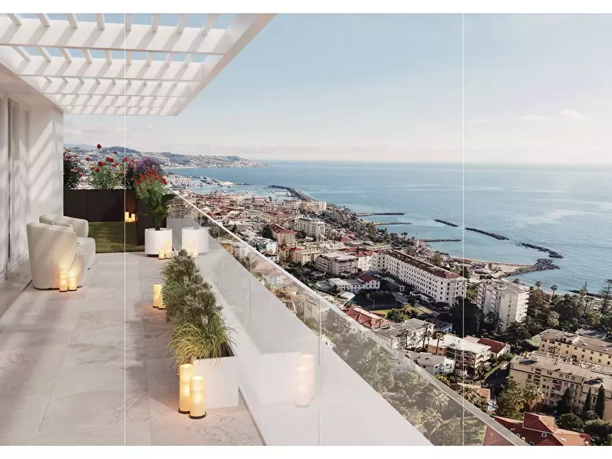 Immagine 2 di Appartamento in vendita  in VIALE CARDUCCI a San Remo
