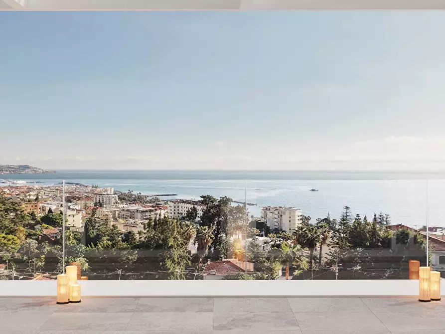 Immagine 4 di Attico in vendita  in VIALE CARDUCCI a San Remo