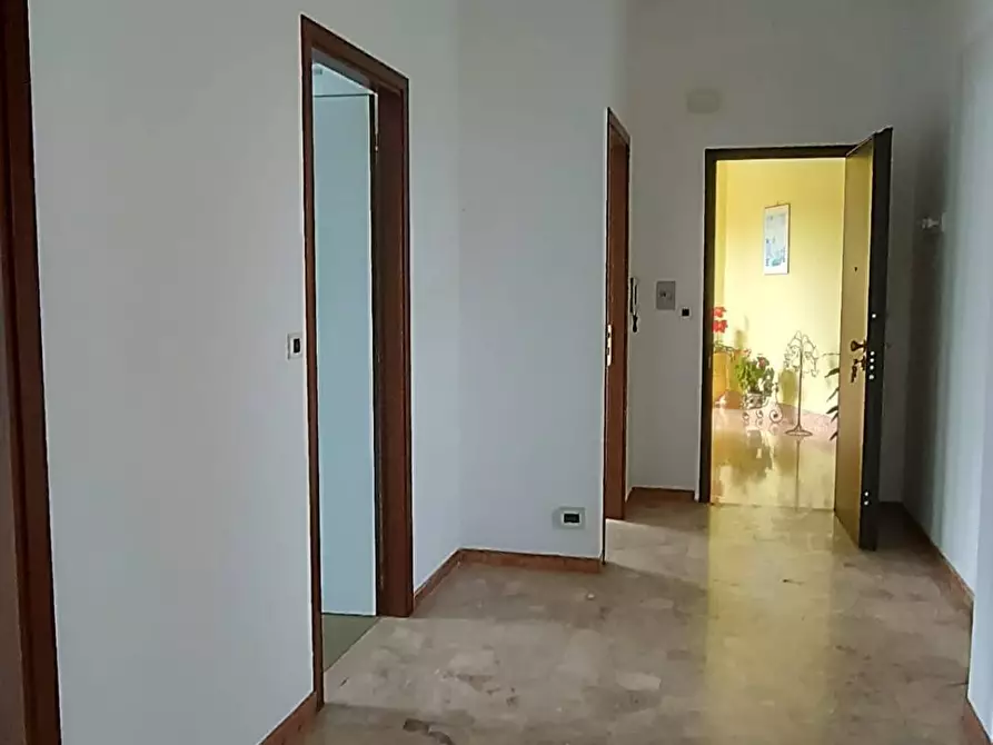 Immagine 4 di Ufficio in vendita  in Via Torino 23 a San Francesco Al Campo