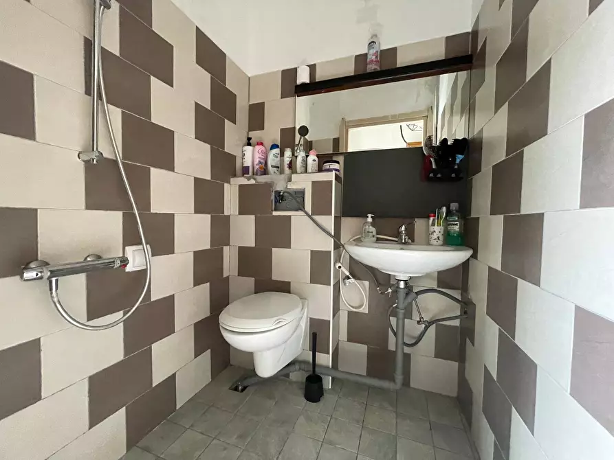 Immagine 14 di Locale commerciale in vendita  in Via Errico Giachino 71/C a Torino