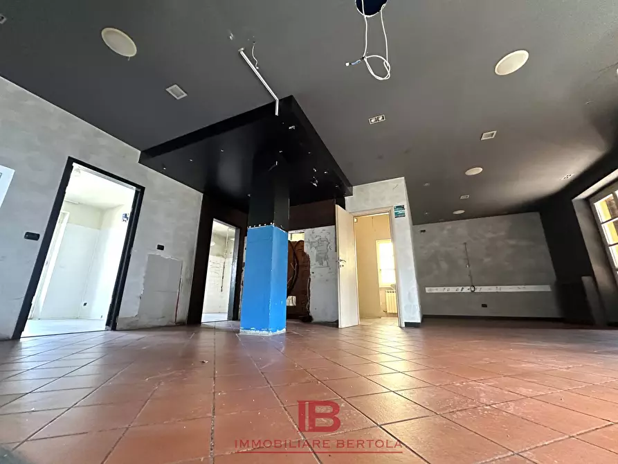 Immagine 11 di Locale commerciale in affitto  in via marmora 16 a Cuneo