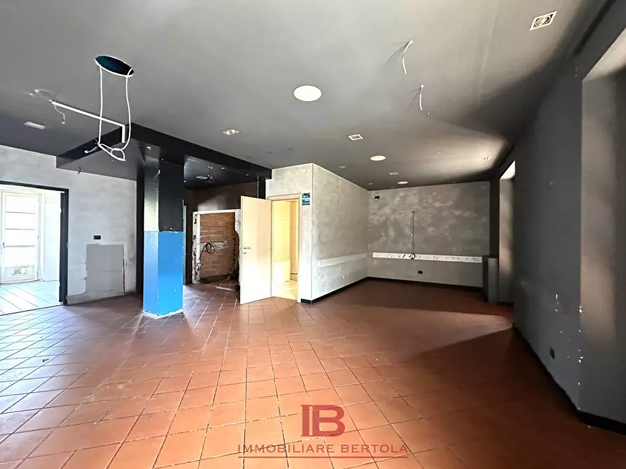 Immagine 14 di Locale commerciale in affitto  in via marmora 16 a Cuneo