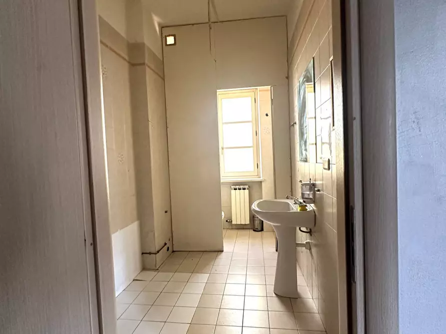 Immagine 17 di Locale commerciale in affitto  in via marmora 16 a Cuneo