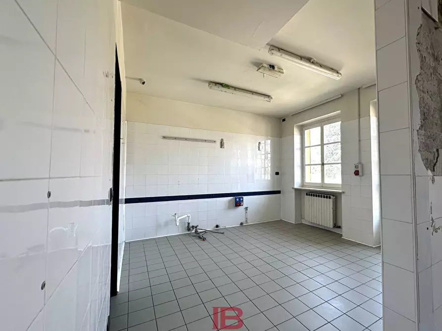 Immagine 16 di Locale commerciale in affitto  in via marmora 16 a Cuneo