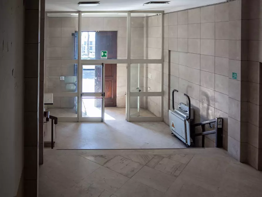 Immagine 8 di Ufficio in affitto  in Viale Matteotti a Imperia