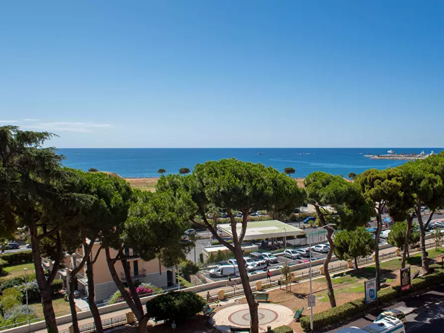 Immagine 29 di Ufficio in affitto  in Viale Matteotti a Imperia