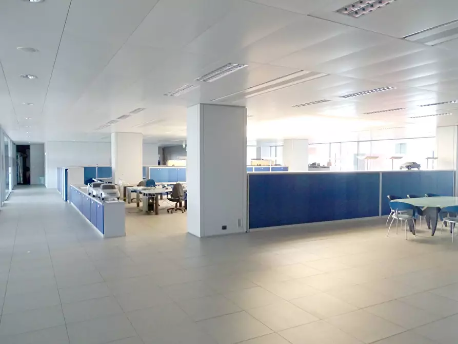 Immagine 4 di Ufficio in affitto  in Via Dell'industria 11 a Chieri