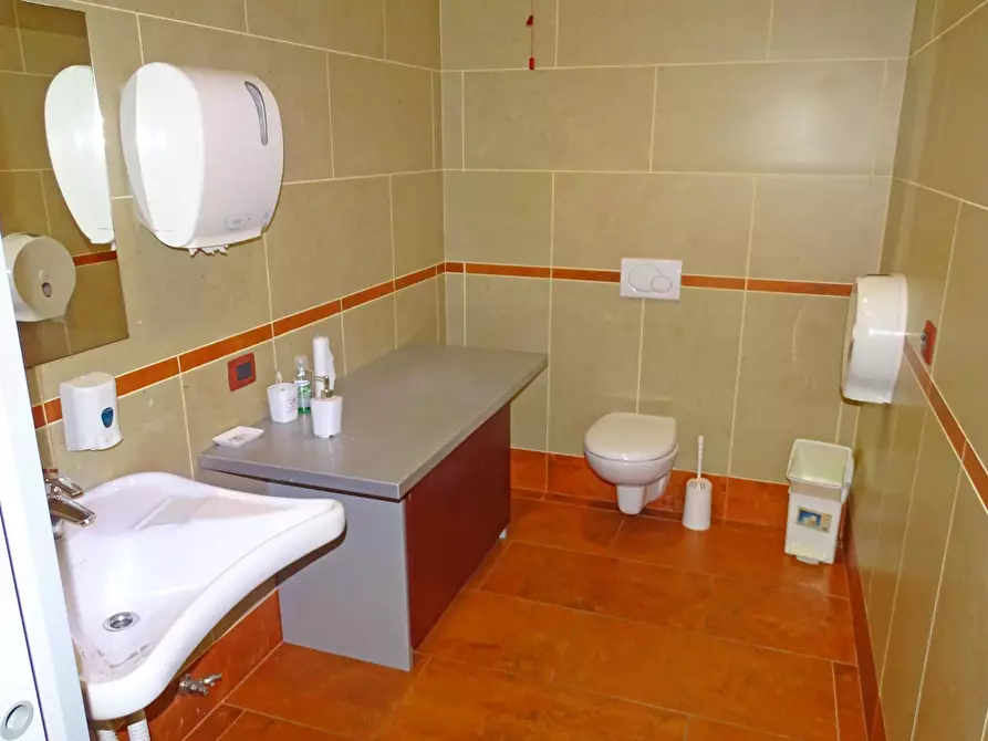 Immagine 12 di Ufficio in affitto  in Via Dell'industria 11 a Chieri