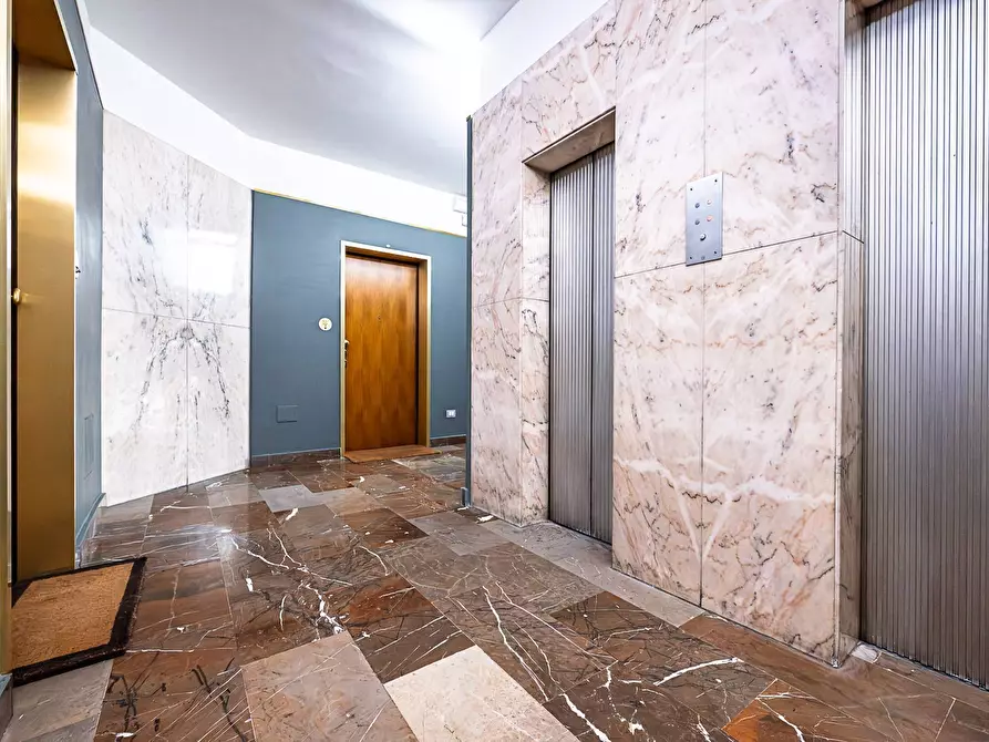 Immagine 44 di Appartamento in vendita  in Via Antonio Canova 47 a Torino