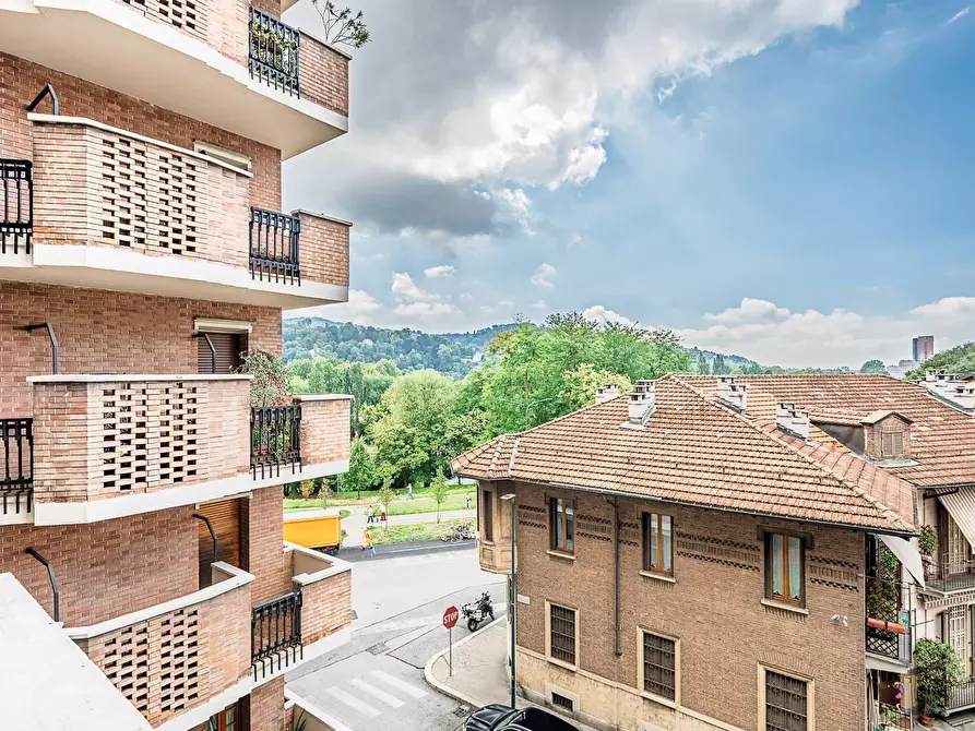 Immagine 40 di Appartamento in vendita  in Via Antonio Canova 47 a Torino