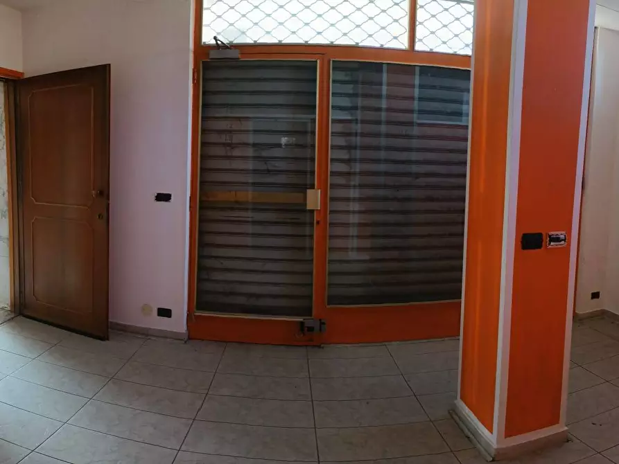 Immagine 5 di Negozio in vendita  in Via dei Ciliegi 6 a Borgaro Torinese