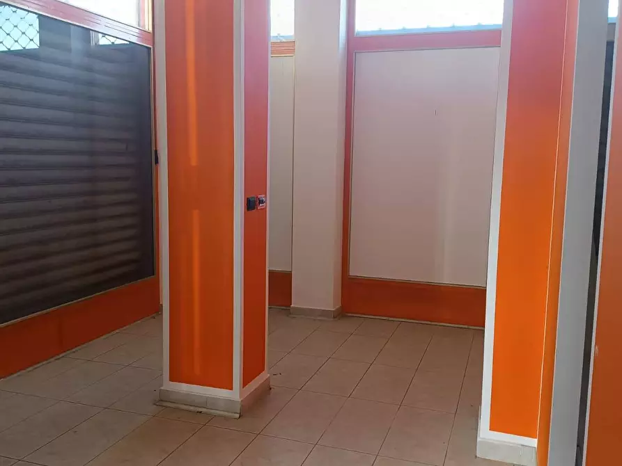 Immagine 6 di Negozio in vendita  in Via dei Ciliegi 6 a Borgaro Torinese