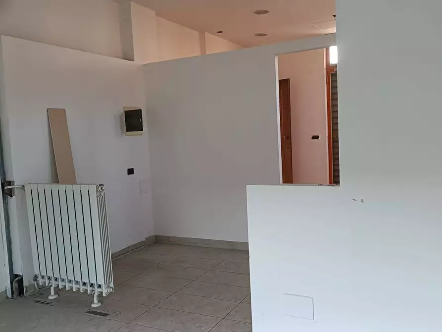 Immagine 9 di Negozio in vendita  in Via dei Ciliegi 6 a Borgaro Torinese