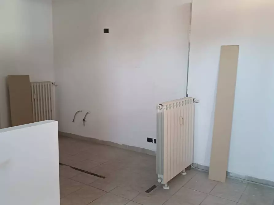 Immagine 11 di Negozio in vendita  in Via dei Ciliegi 6 a Borgaro Torinese