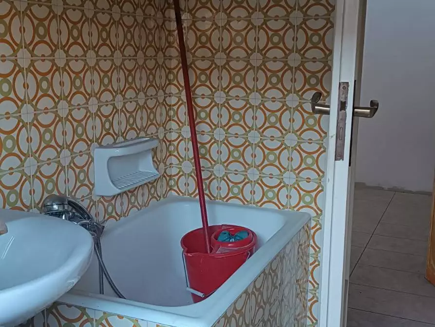 Immagine 14 di Negozio in vendita  in Via dei Ciliegi 6 a Borgaro Torinese