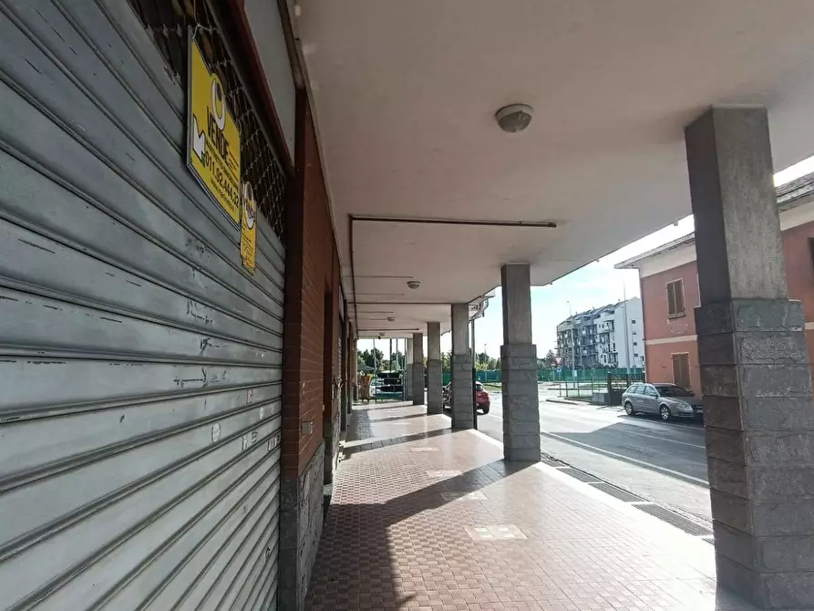Immagine 3 di Negozio in vendita  in Via dei Ciliegi 6 a Borgaro Torinese