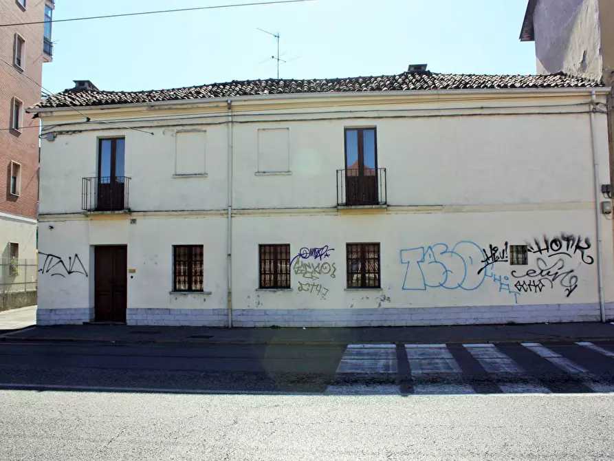 Immagine 2 di Casa indipendente in vendita  in Via Passo Buole 75 a Torino