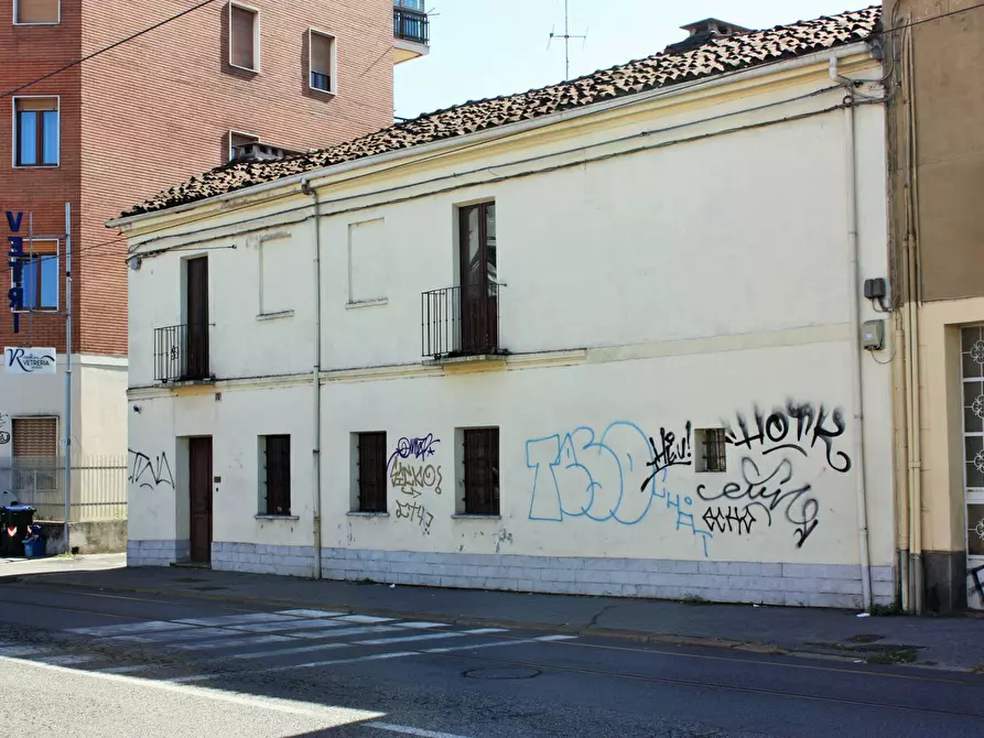 Immagine 3 di Casa indipendente in vendita  in Via Passo Buole 75 a Torino