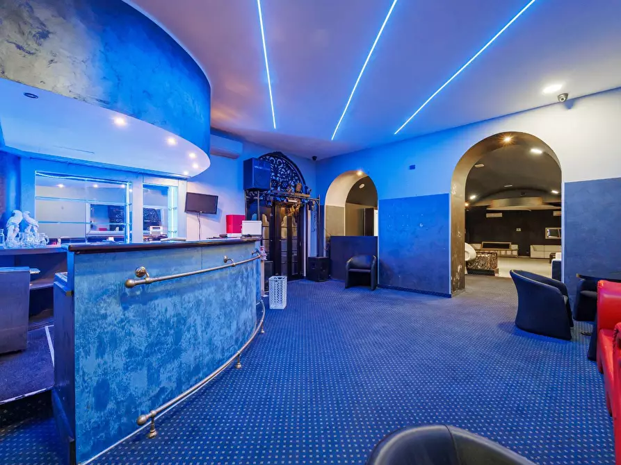 Immagine 6 di Locale commerciale in affitto  in Via Goito a Torino