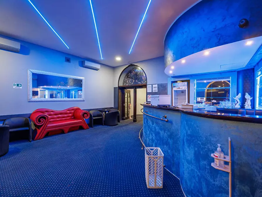 Immagine 5 di Locale commerciale in affitto  in Via Goito a Torino