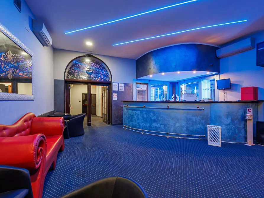 Immagine 7 di Locale commerciale in affitto  in Via Goito a Torino