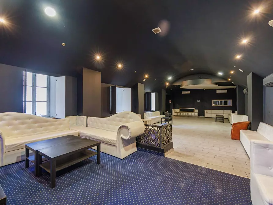 Immagine 1 di Locale commerciale in affitto  in Via Goito a Torino